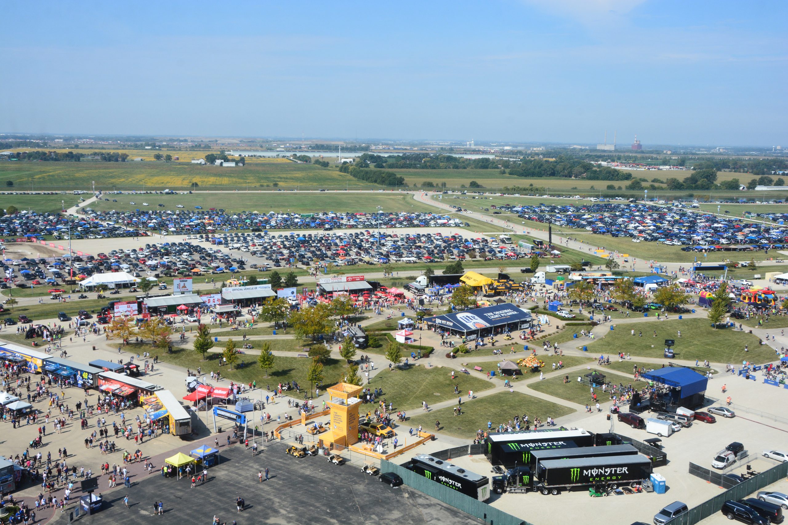 Crowd scene at Chicagoland Speedway